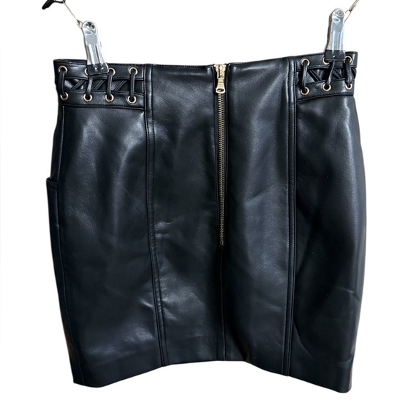 Black Sexy Faux Leather Skirt - Picture 2 of 5